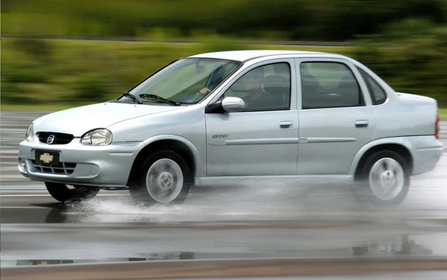 Chevrolet Classic Life 1.0 2007: ficha técnica, consumo e fotos; sedã compacto entrega porta-malas amplo e bom consumo urbano