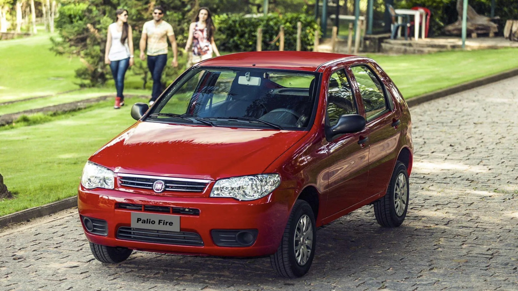 Fiat Palio Fire 2015 atende quem quer mobilidade barata, previsível e urbana. Funciona como usado se a expectativa for simples e sem exigir conforto ou desempenho extra.