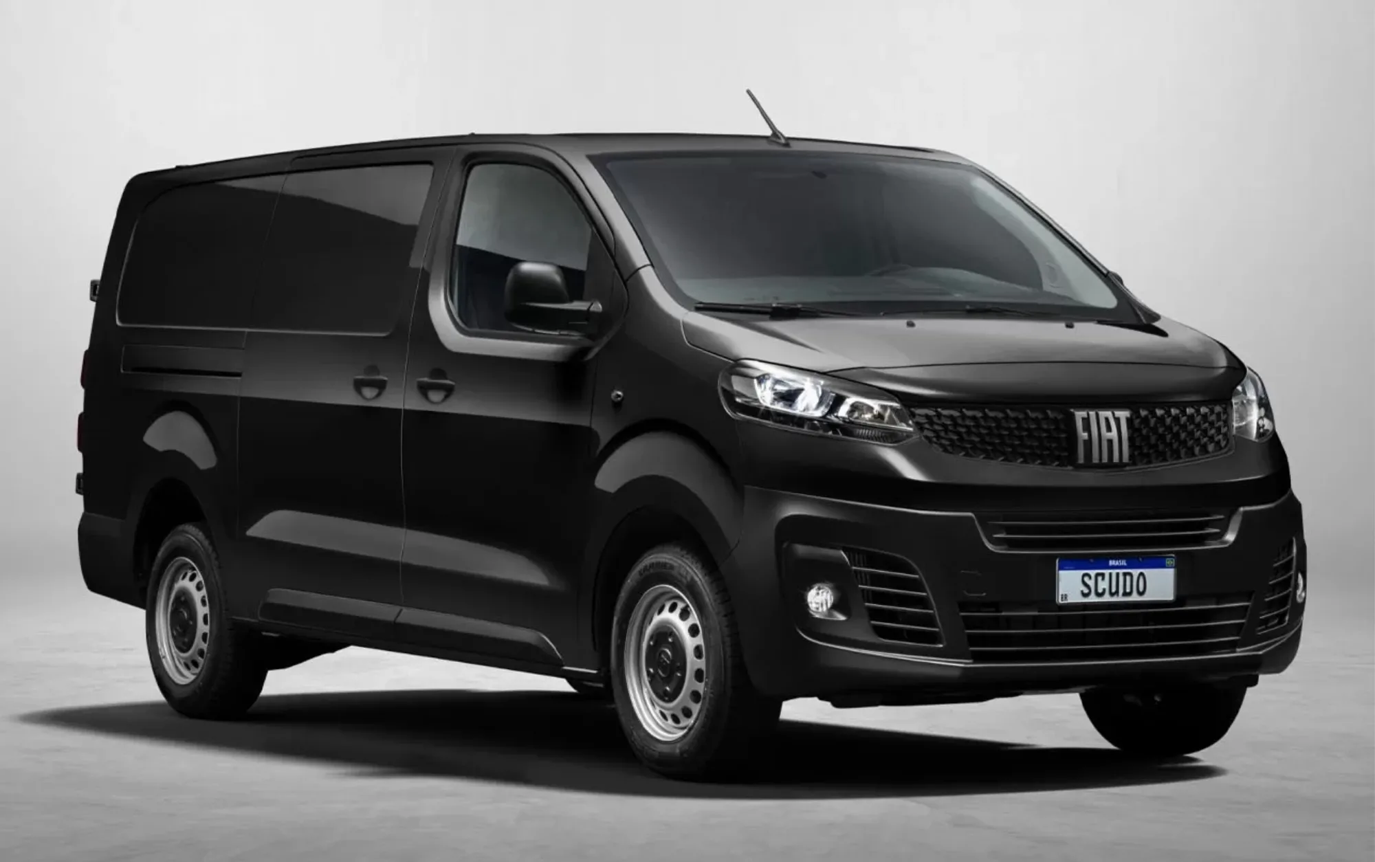 Com 6,1 m³ de área de carga e 1.500 kg de carga útil, o Fiat Scudo Cargo 2024 é ótimo para trabalho, transporte e uso comercial no dia a dia ou viagens de serviço.