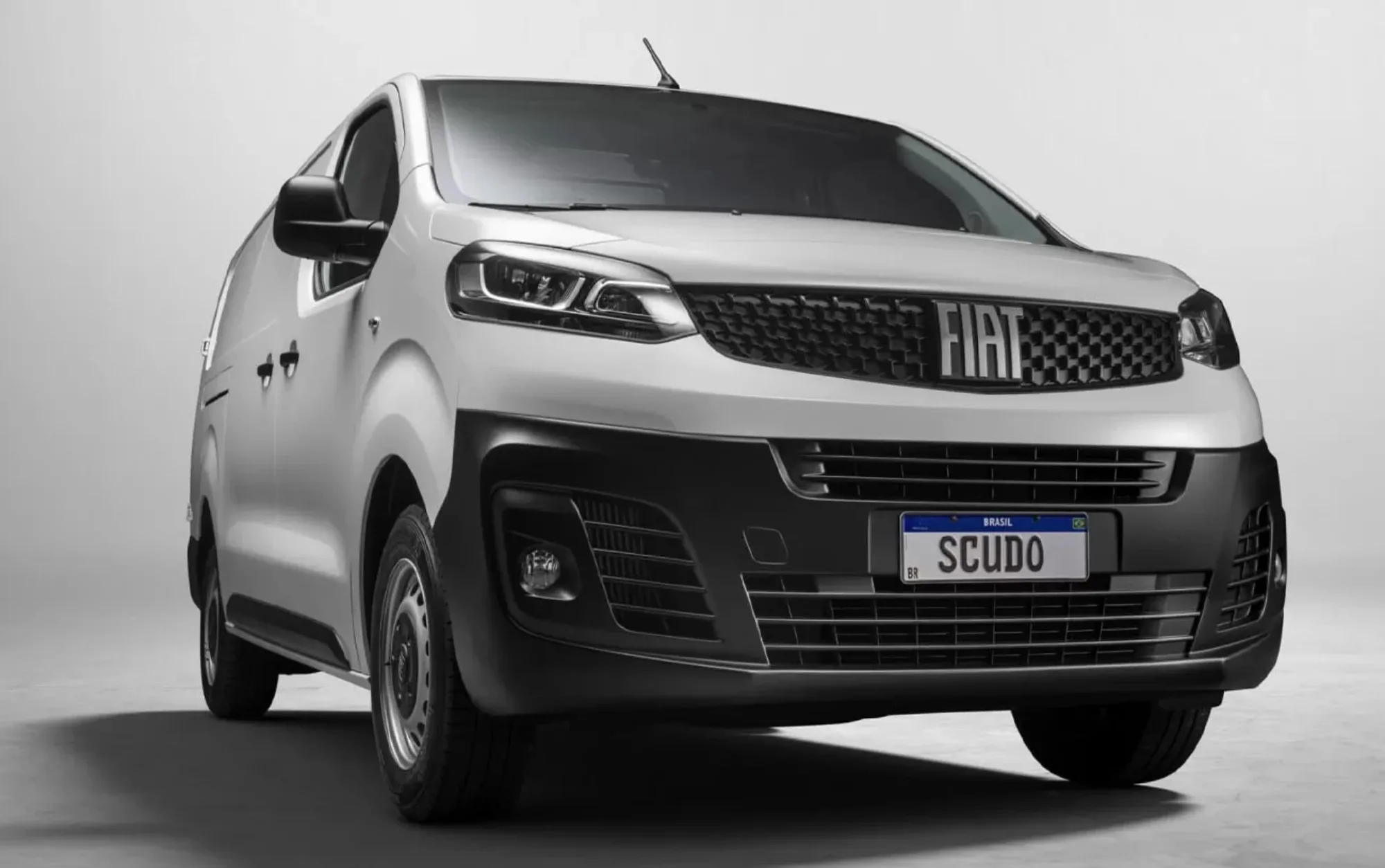 O Fiat Scudo Cargo 1.5 Diesel 2024 revela-se ideal para quem precisa transportar mercadorias com agilidade e versatilidade, adequado a entregas urbanas e deslocamentos comerciais.