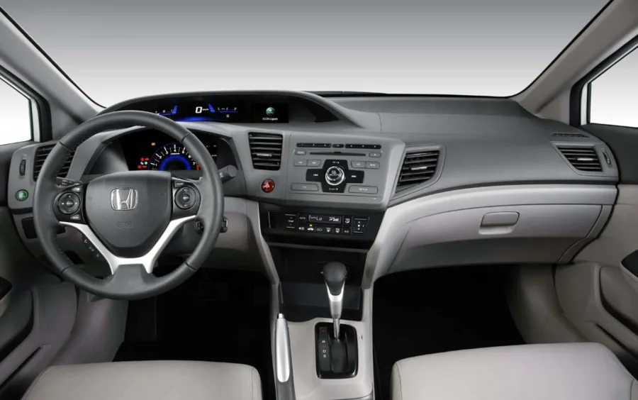 Honda Civic LXS 1.8 AT 2015: Ficha técnica, consumo, equipamentos e fotos; sedã é confortável no dia a dia e entrega boa autonomia para viagens