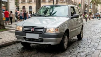 Fiat Uno Mille Economy usado: Símbolo de economia, o Uno Mille Economy combina robustez, manutenção descomplicada e consumo que passa dos 15 km/l na estrada, mantendo fama de barato de usar.