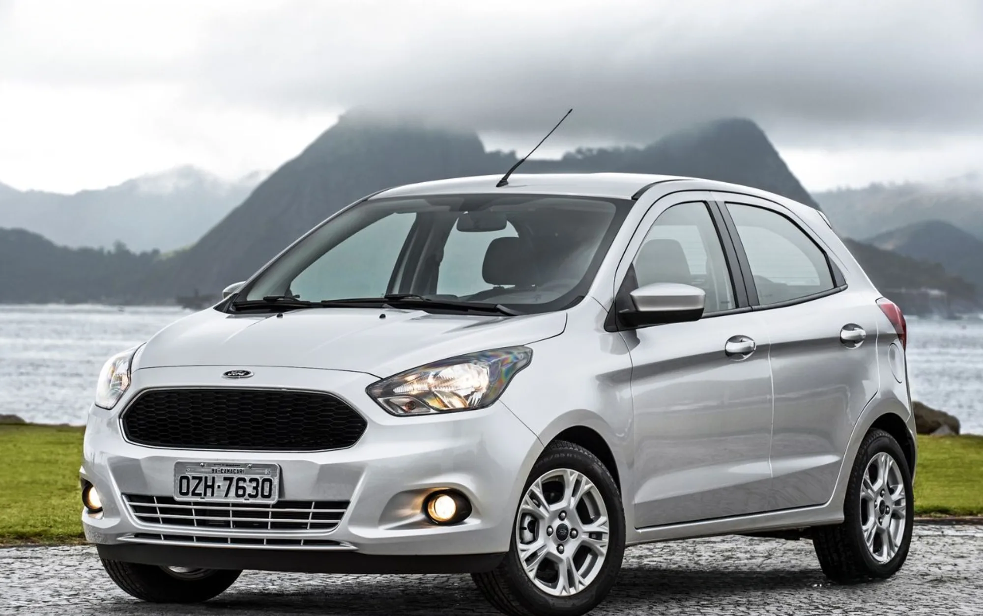 O Ford Ka SE Plus 1.0 2015 é um hatch compacto pensado para deslocamentos diários, atendendo motoristas que buscam mobilidade urbana simples, fácil condução e manutenção direta em trajetos curtos e médios.