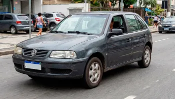 Fiat Uno Mille Economy usado: Símbolo de economia, o Uno Mille Economy combina robustez, manutenção descomplicada e consumo que passa dos 15 km/l na estrada, mantendo fama de barato de usar.