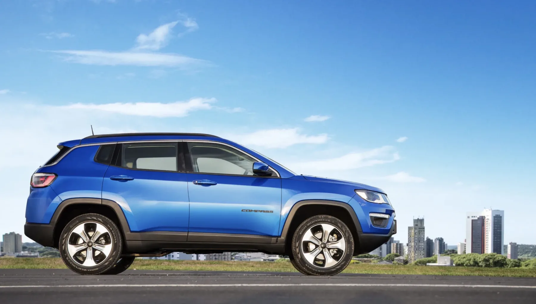 Consumo de 9,8 km/l na cidade e 11,4 km/l na estrada ajuda no bolso e muda a rotina, principalmente para quem roda bastante toda semana