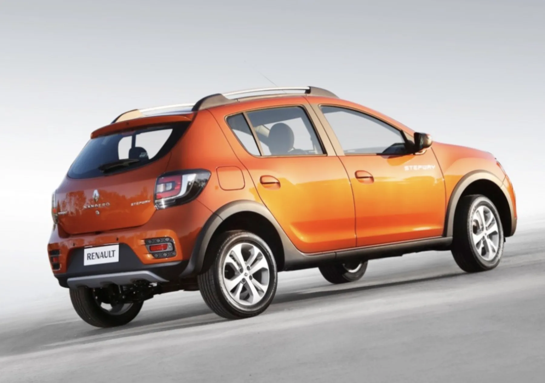 Consumo não empolga com etanol, mas com gasolina fica aceitável. Autonomia passa de 500 km na estrada, o que garante uso sem preocupação