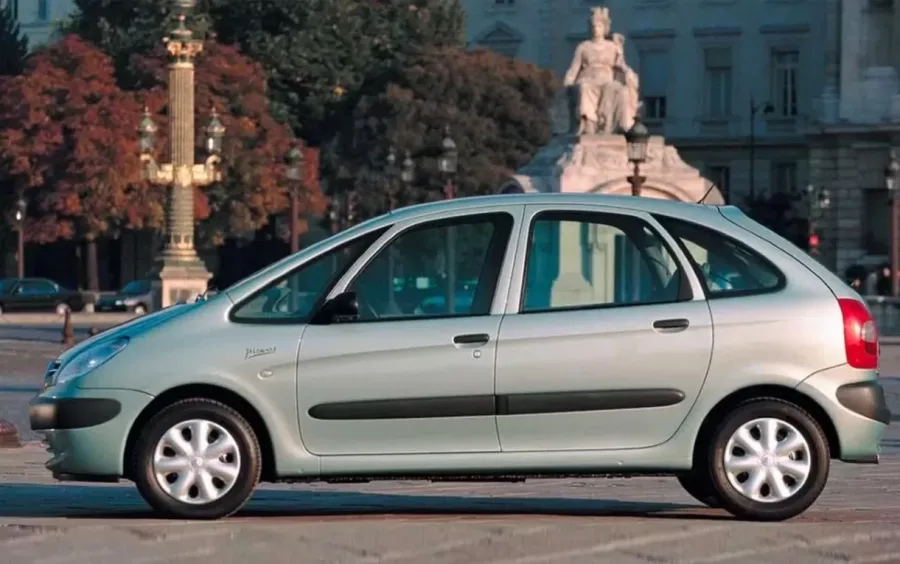 Citroën Xsara Picasso 2.0 automático 2005 ainda chama atenção pelo espaço interno e pelo preço baixo