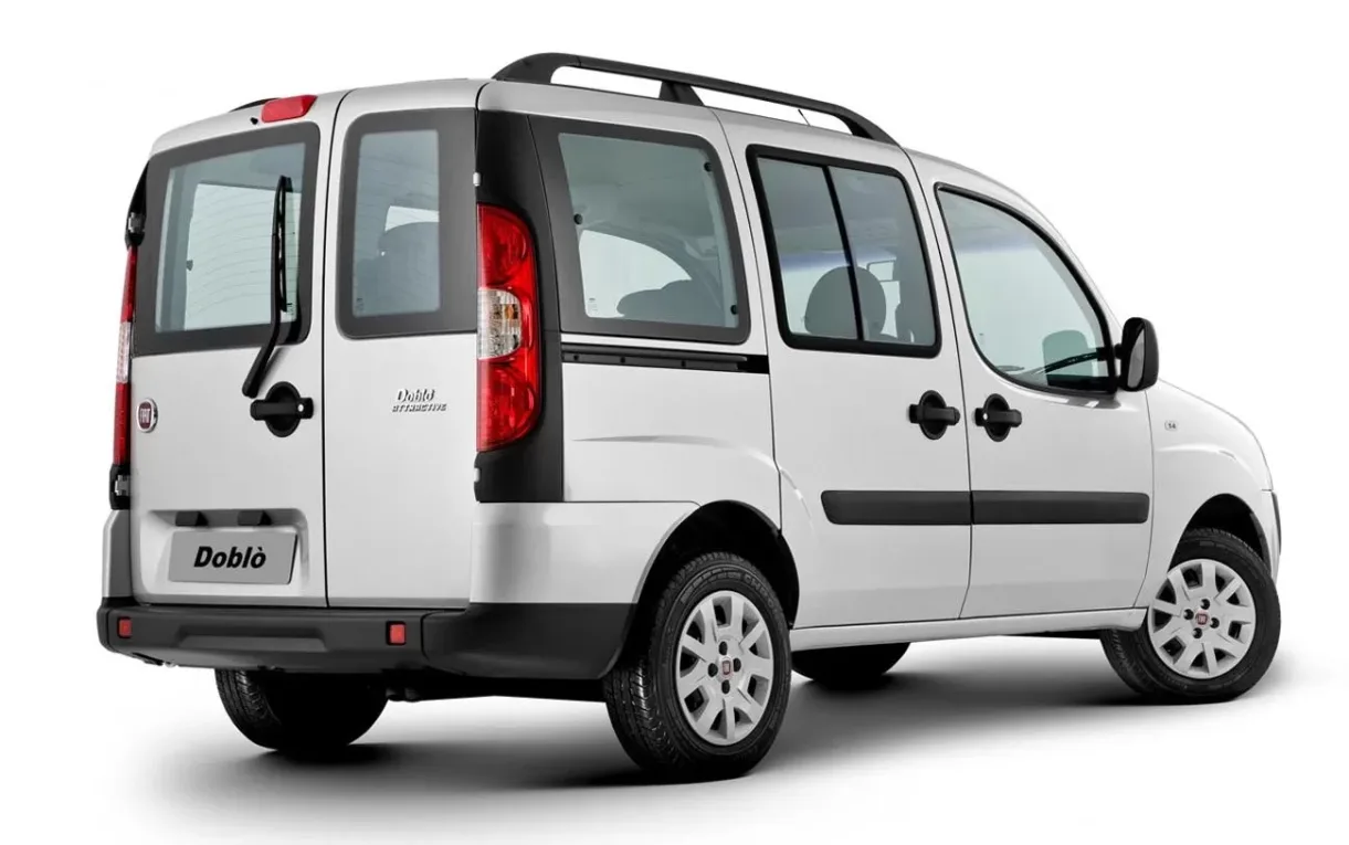 No consumo, o Doblo exige atenção: faz 6,3 km/l com álcool na cidade e pode chegar a 9,2 km/l com gasolina na estrada, com tanque de 60 litros.
