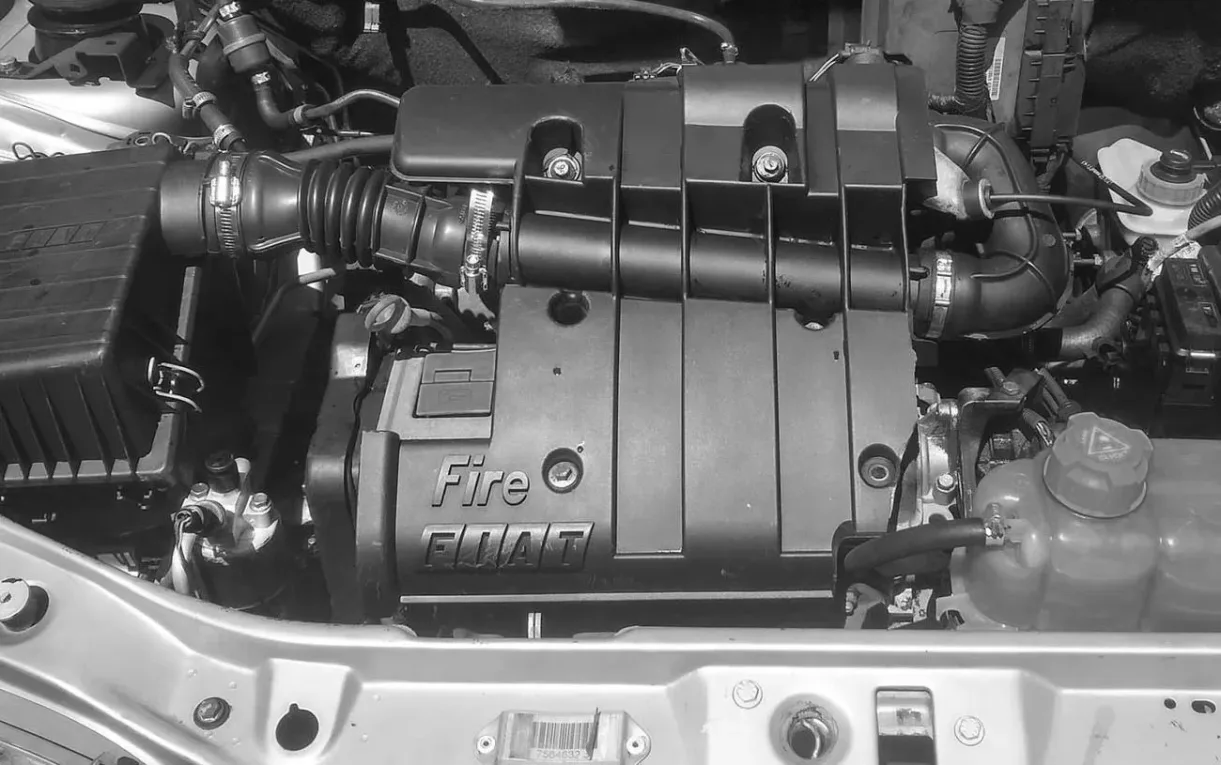 O motor 1.0 Fire de até 66 cv prioriza simplicidade mecânica e custos reduzidos de manutenção ao longo dos anos.