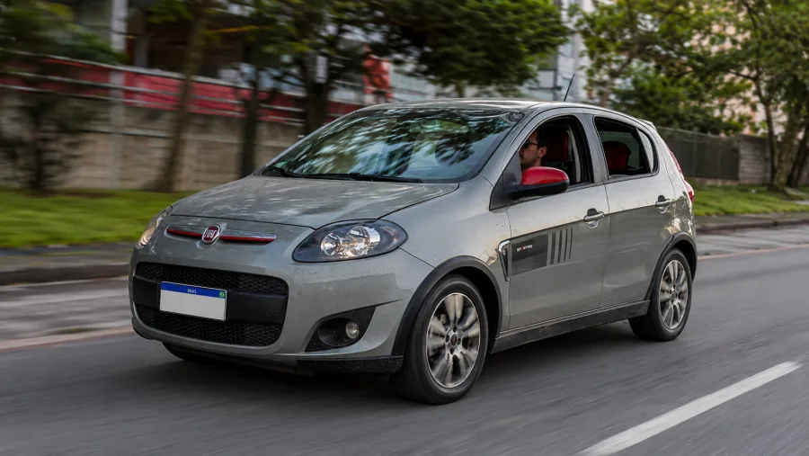 Fiat Palio Sporting 2013 custa R$ 31 mil e faz 13,2 km/l: ainda vale comprar este hatch usado?