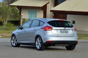 Ford Focus SE 2015 custa R$ 58.990 e entrega 135 cv: ainda vale comprar ou o câmbio Powershift torna o negócio arriscado?
