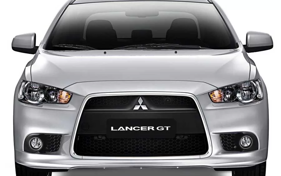 O Mitsubishi Lancer GT AWD 2015 se destaca pela tração integral permanente, característica rara entre os sedãs médios vendidos no mercado brasileiro.