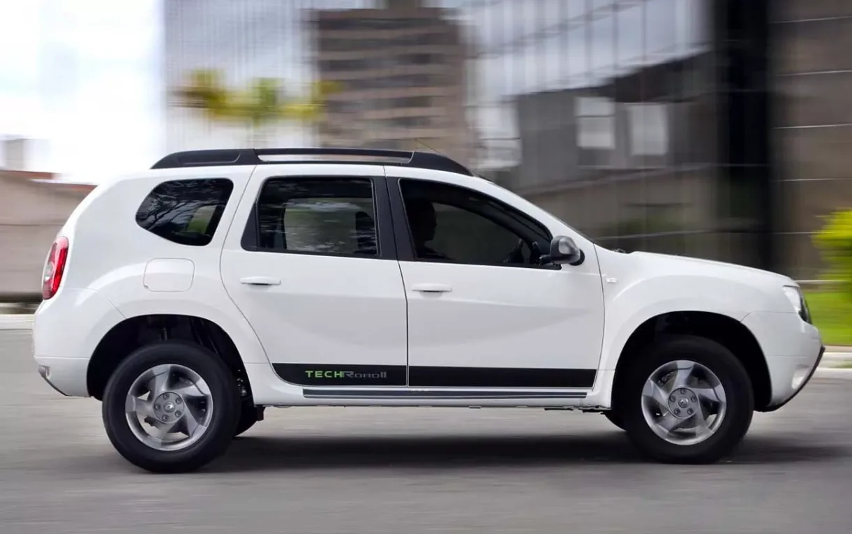 No mercado de usados, os preços geralmente ficam entre R$ 48 mil e R$ 58 mil, mantendo o Duster como uma das opções mais acessíveis entre os SUVs compactos da época.