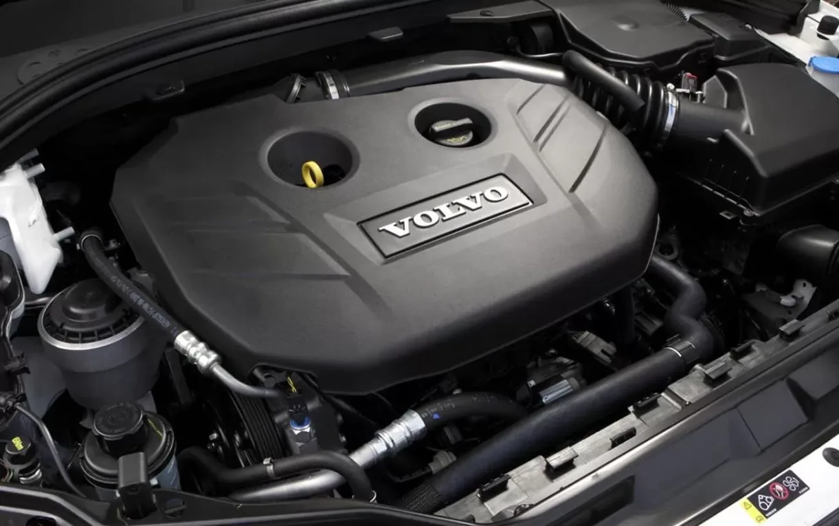 O Volvo XC60 T6 2014 utiliza motor 3.0 turbo de seis cilindros que entrega 304 cv e desempenho superior ao de muitos SUVs médios atuais.