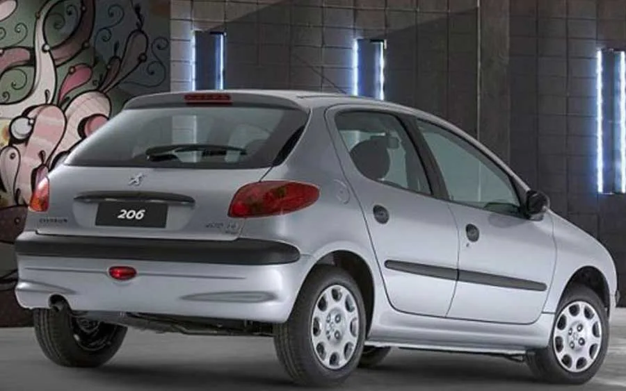 Os preços ainda chamam atenção. Um Peugeot 206 usado pode custar entre cerca de R$ 7 mil e R$ 18 mil, conforme ano e conservação.