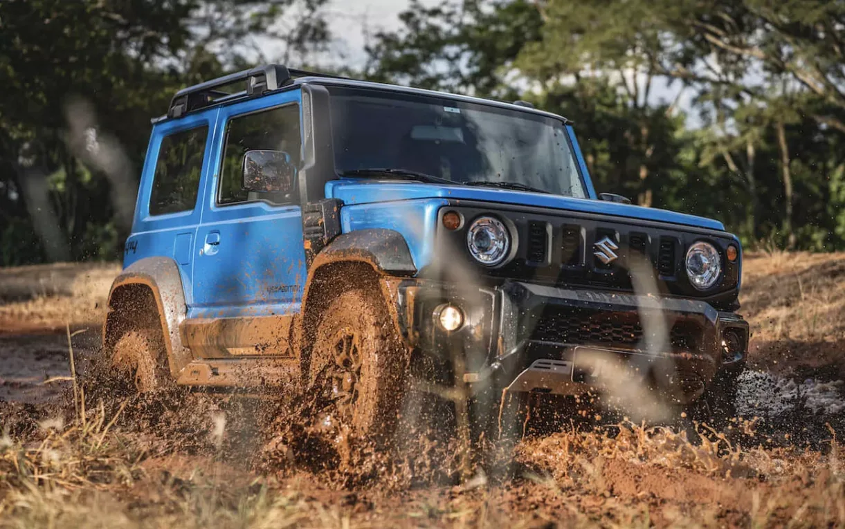 Antes da compra, é fundamental verificar histórico de trilhas, estado da suspensão, funcionamento da tração 4x4 e possíveis modificações.