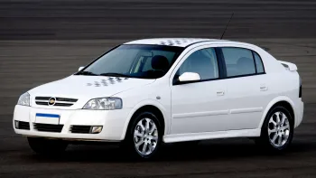Chevrolet Astra 2010 entrega 140 cv por R$ 38 mil, mas o baixo preço pode esconder uma conta alta