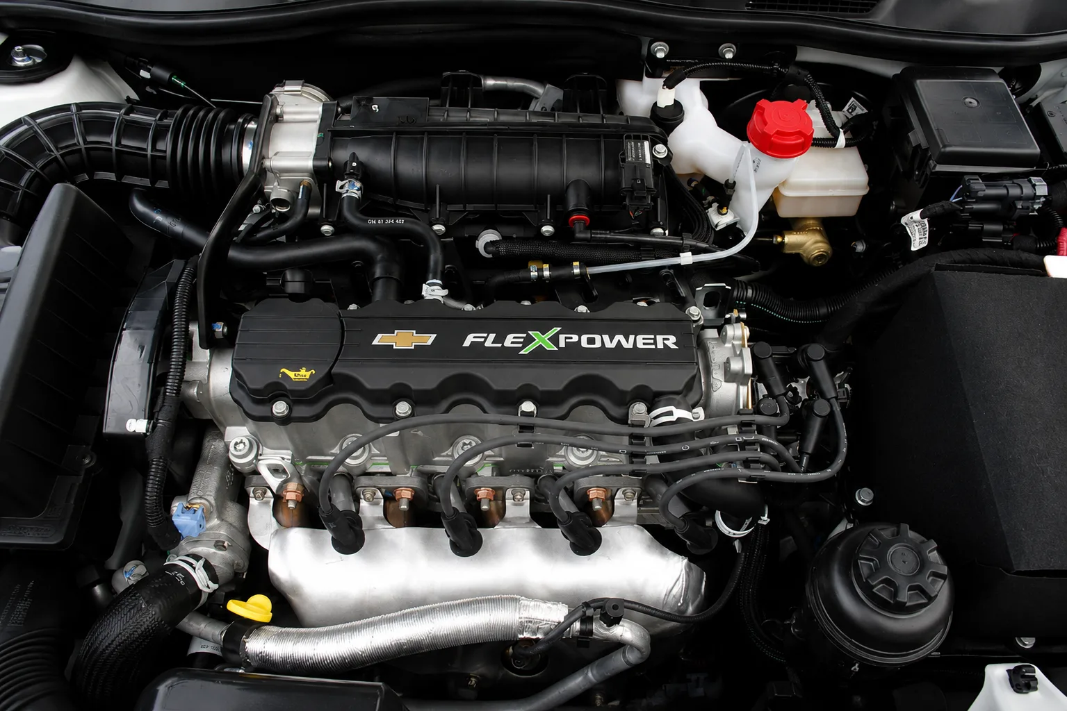 O motor 2.0 flex de até 140 cv acelera com força, encara a cidade sem esforço e ganha fôlego na estrada, chegando aos 200 km/h.