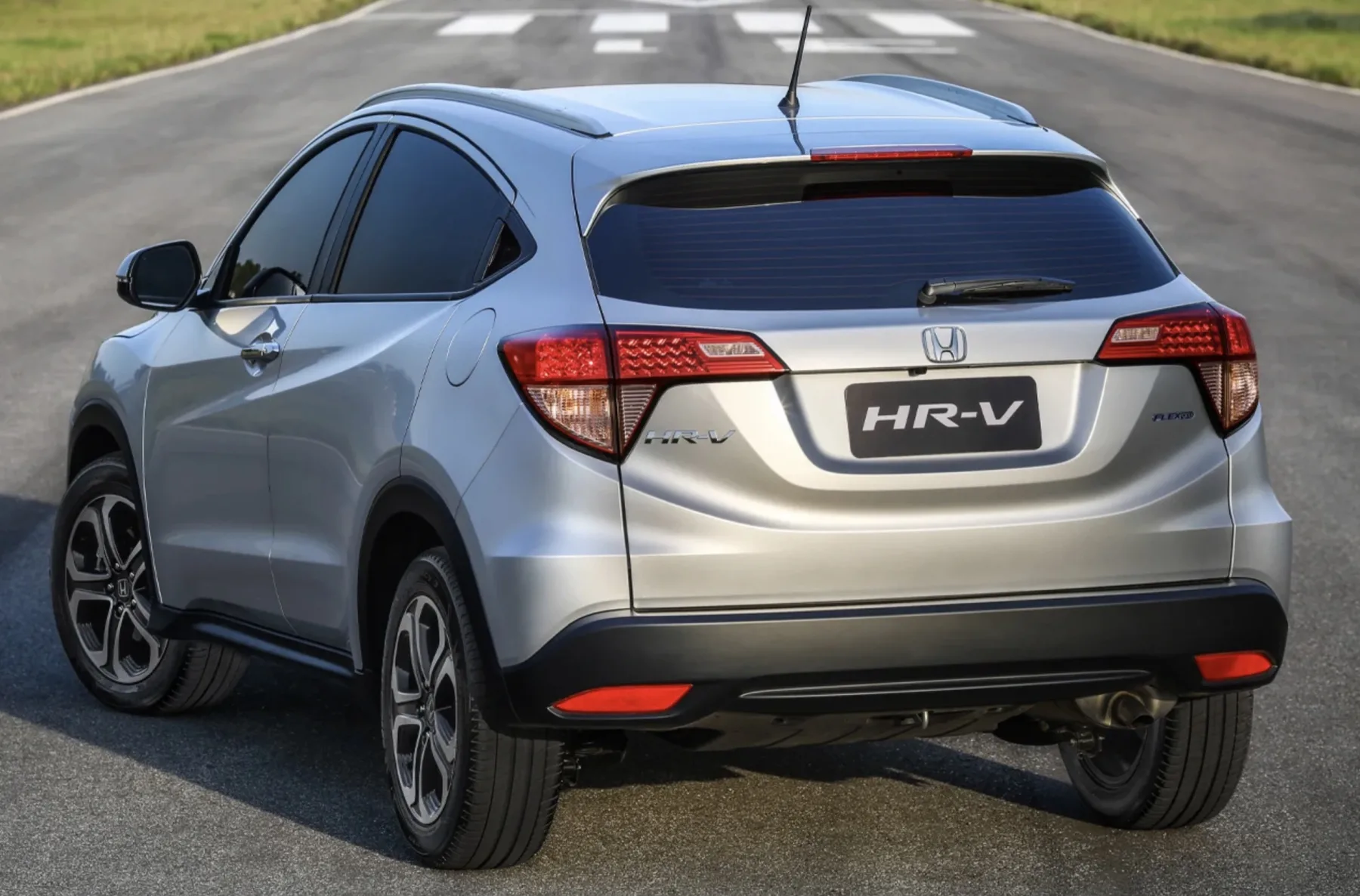 Honda HR-V EX 2017 usado é o SUV compacto ideal com motor 1.8 flex de 140 cv, ótimo consumo de 12,1 km/l e preço Fipe de R$ 87 mil, garantindo espaço e revenda fácil para a família.