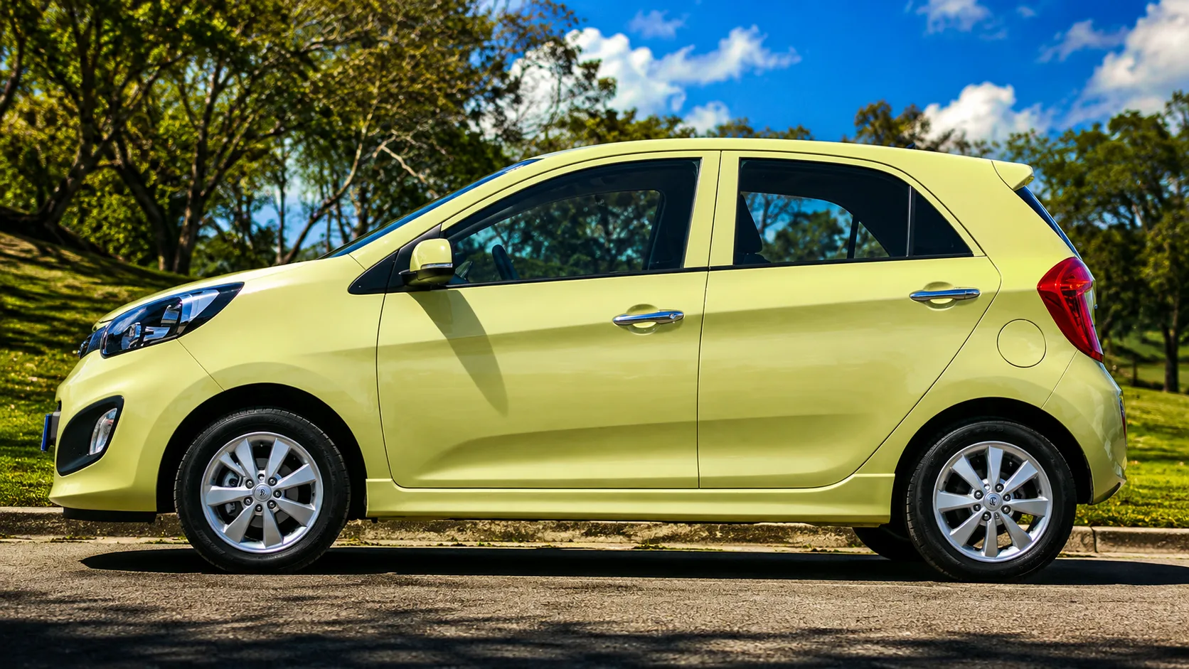 O Kia Picanto EX usado ainda vale a pena na cidade