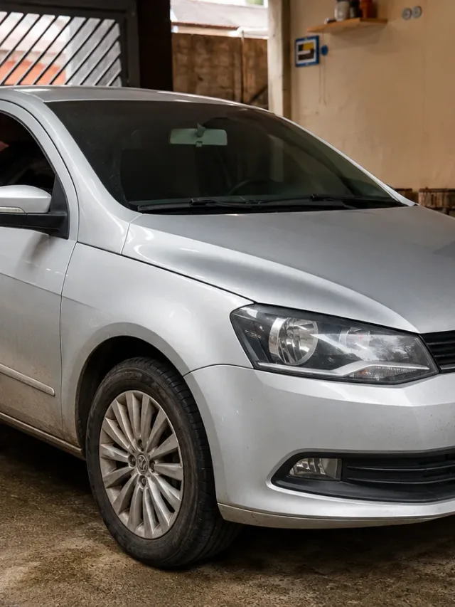 Ele custa cerca de R$ 42 mil, possui motor 1.6 flex de 104 cv, consumo de até 13,7 km/l e 285 litros de porta-malas, manutenção acessível e peças baratas; saiba se vale a pena comprar um VW Gol Trendline 1.6 2015 usado