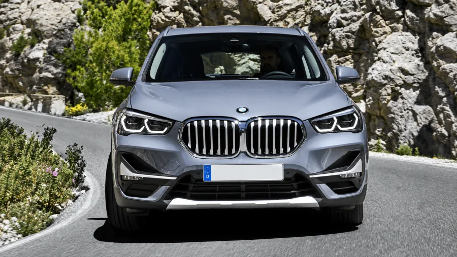 BMW X1 2020 fica R$ 50.886 abaixo do Creta Platinum de R$ 188.990, oferece 192 cv e porta-malas de 505 litros, porém seguro, pneus e revisões pesam no bolso