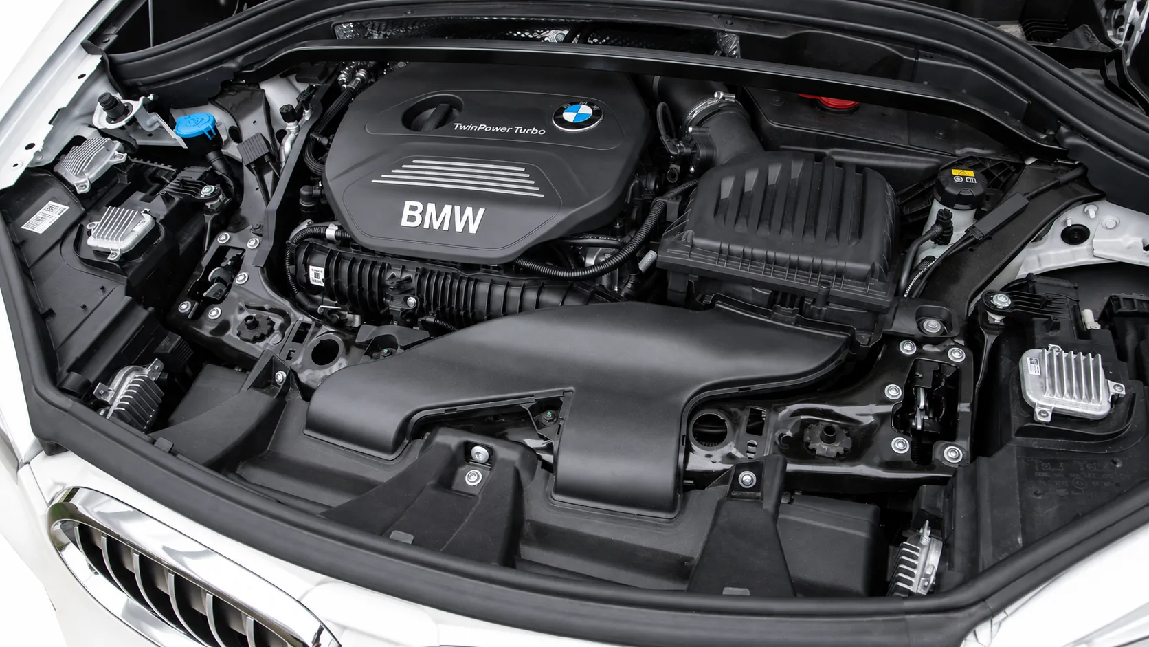Com motor 2.0 turbo de 192 cv e câmbio automático de oito marchas, o BMW X1 usado acelera de zero a 100 km/h em 7,7 segundos e custa menos que um Creta 1.0 turbo