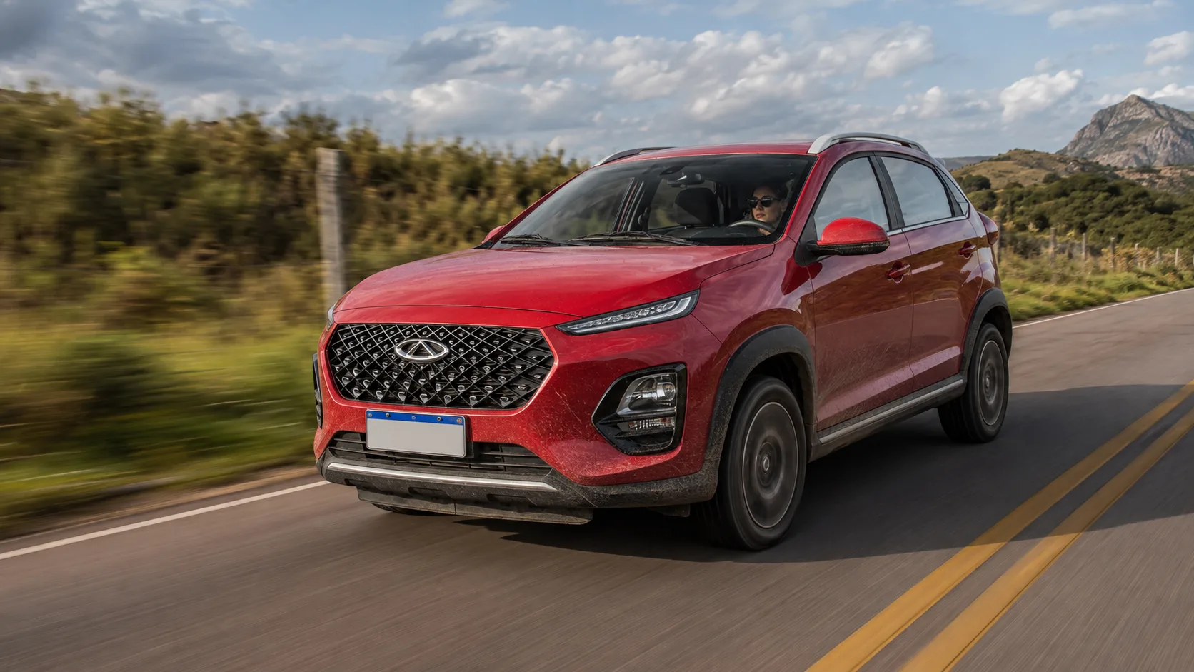Caoa Chery Tiggo 3x 2021, versão 1.0 turbo CVT de 102 cv e 17,1 kgfm, aparece anunciado a partir de R$ 59.999, com simulação de nove marchas.