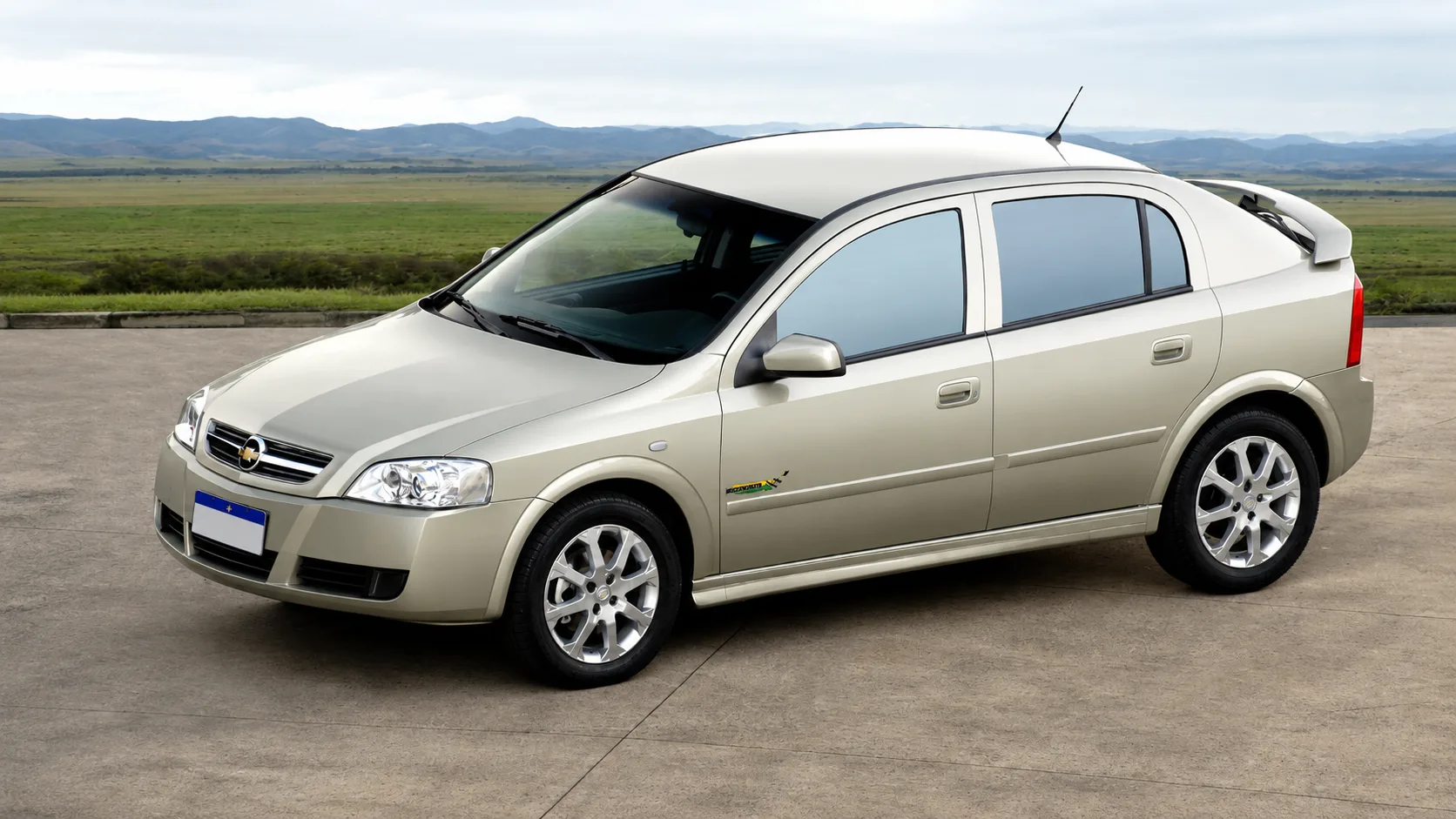 Astra Advantage 2.0 automático: forte, confortável e muito civilizado no trânsito, mas com quatro marchas e sede de combustível consegue transformar comodidade em uma pequena provocação diária.