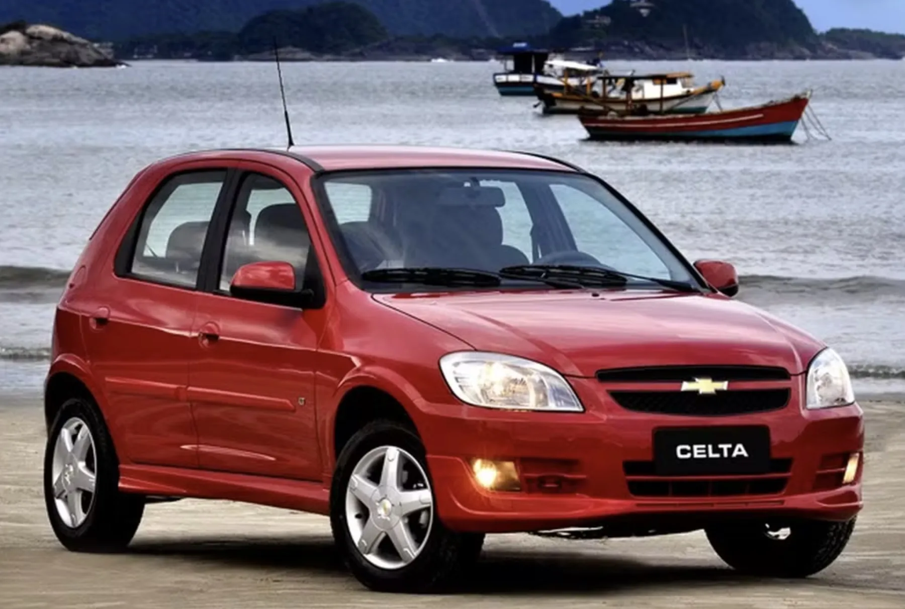 O Chevrolet Celta LT 2013 atende quem precisa de transporte urbano simples, manutenção acessível e aceita pouco conforto em troca de economia.