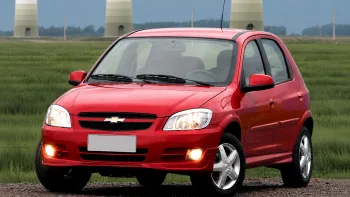 Chevrolet Celta 2012 custa R$ 27.347, tem motor 1.0 flex de 78 cv e faz até 16,9 km/l, mas anúncios muito baratos exigem vistoria e consulta documental