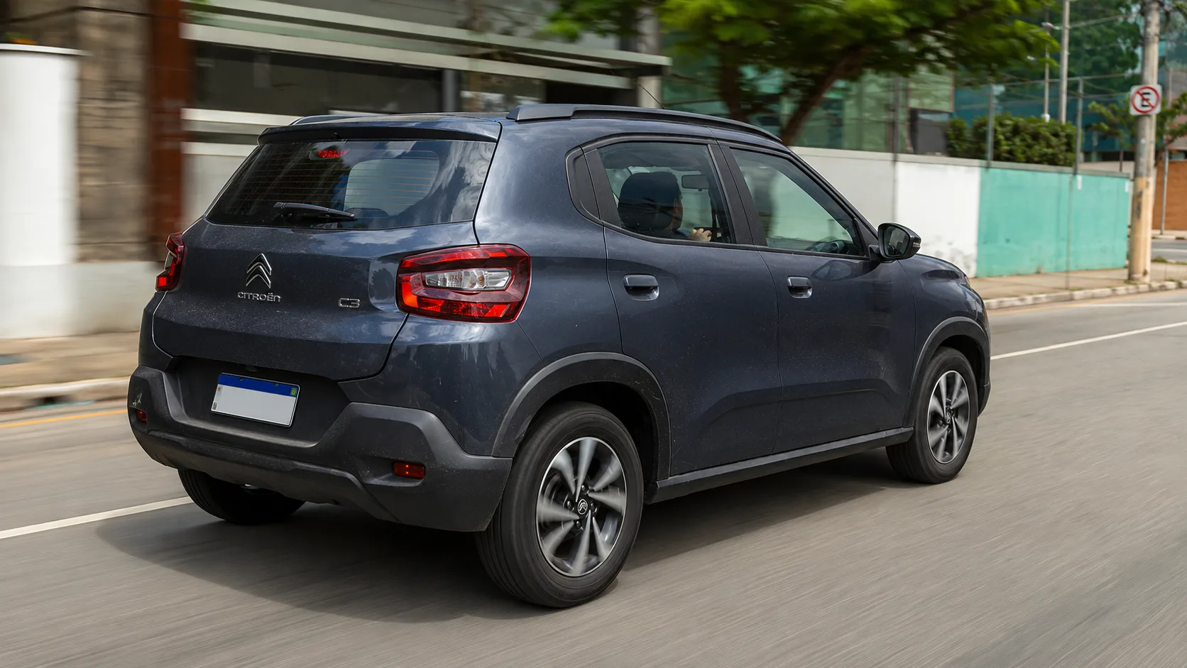 O Citroën C3 Live Pack 2024 custa R$ 67.561 na Fipe e traz algo cada vez mais cobiçado nos usados: motor 1.6 e câmbio automático de seis marchas.