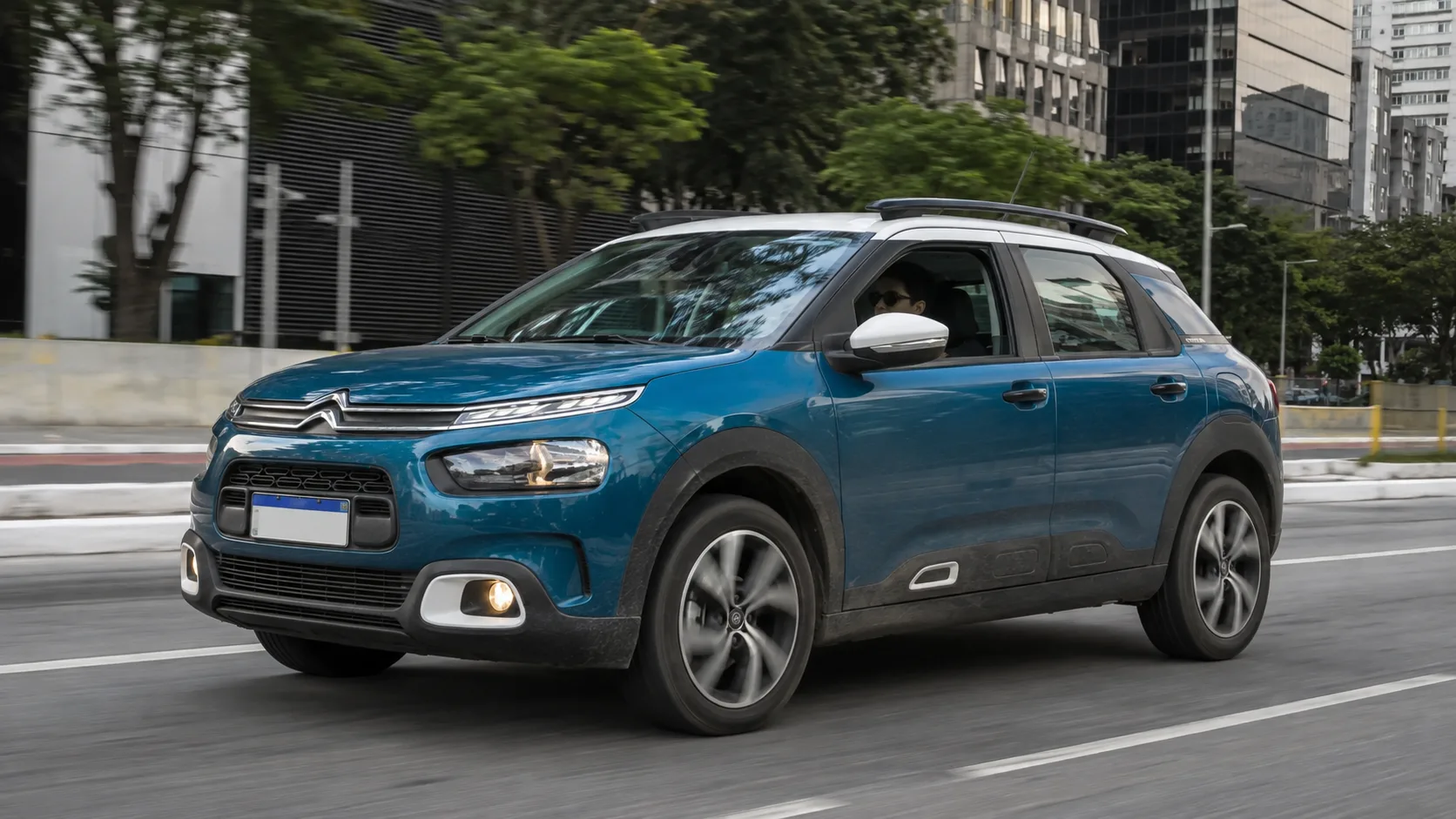 Citroën C4 Cactus 2018, versão 1.6 aspirada automática de seis marchas, parte de R$ 52.999, enquanto as unidades 1.6 turbo começam perto de R$ 73 mil.