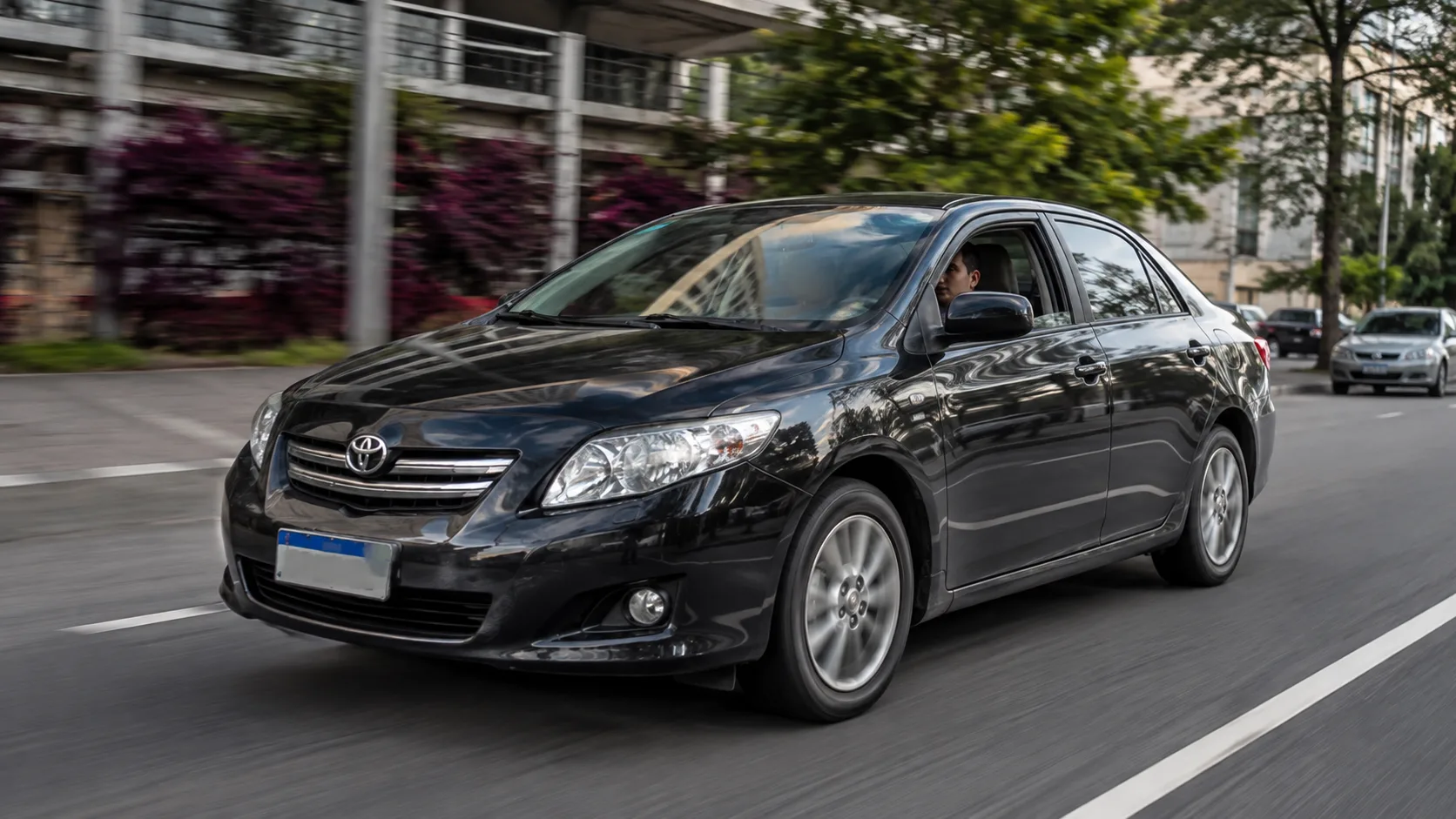Toyota Corolla XLi (2009 a 2013) — Simples, confortável e tranquilo, é daqueles carros que envelhecem sem transformar a rotina do dono em preocupação.