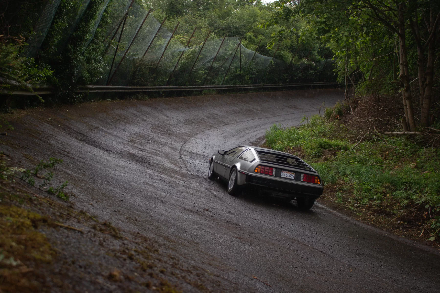 Nos anos 2000, uma nova versão da DeLorean Motor Company foi criada no Texas, focada na restauração e venda de modelos DMC-12 originais, utilizando peças remanescentes e componentes novos.