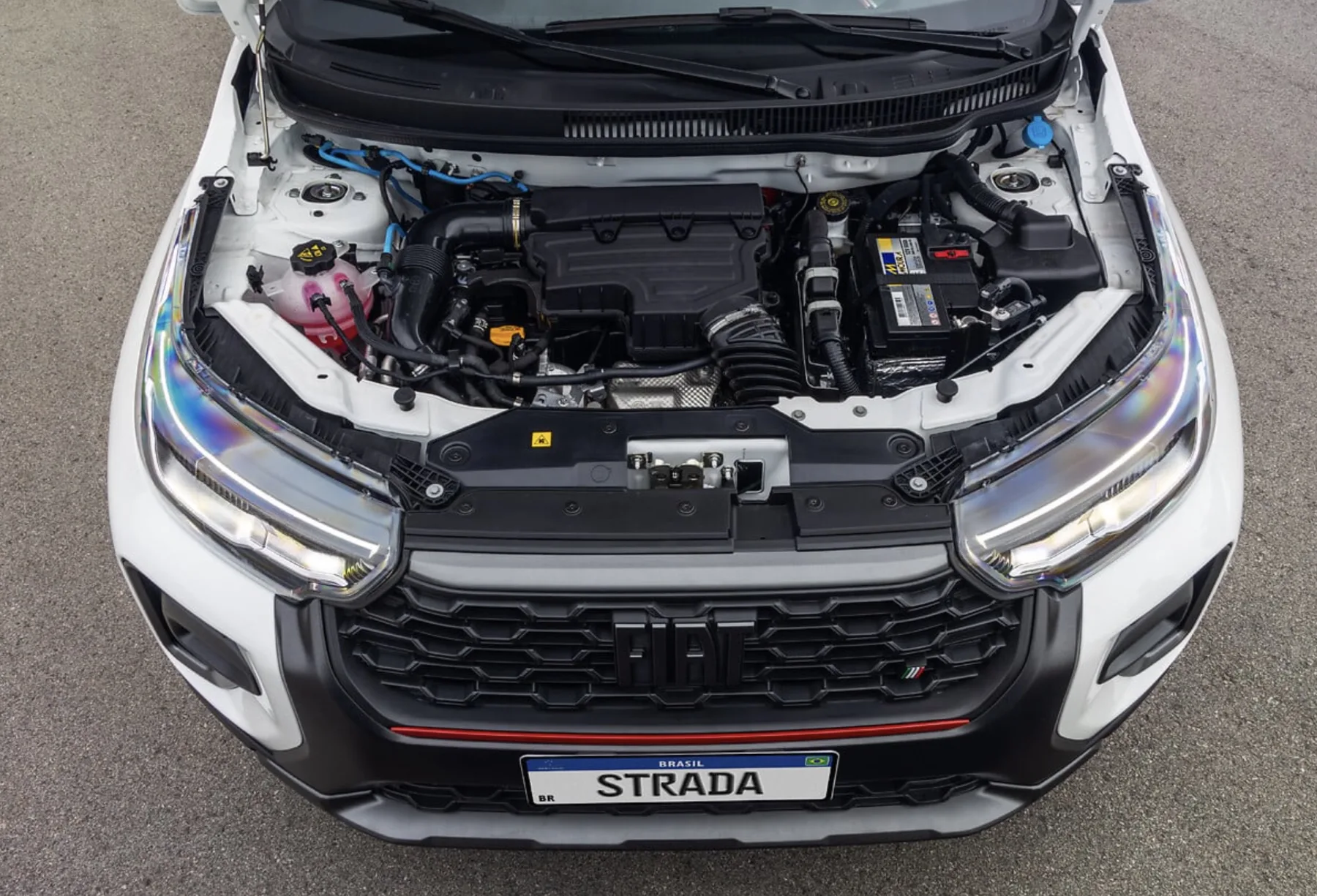O 1.0 turbo de 130 cv responde cedo, deixa a cidade leve e encara rodovia com fôlego, sem aquela sensação de motor pequeno sofrendo em subida.