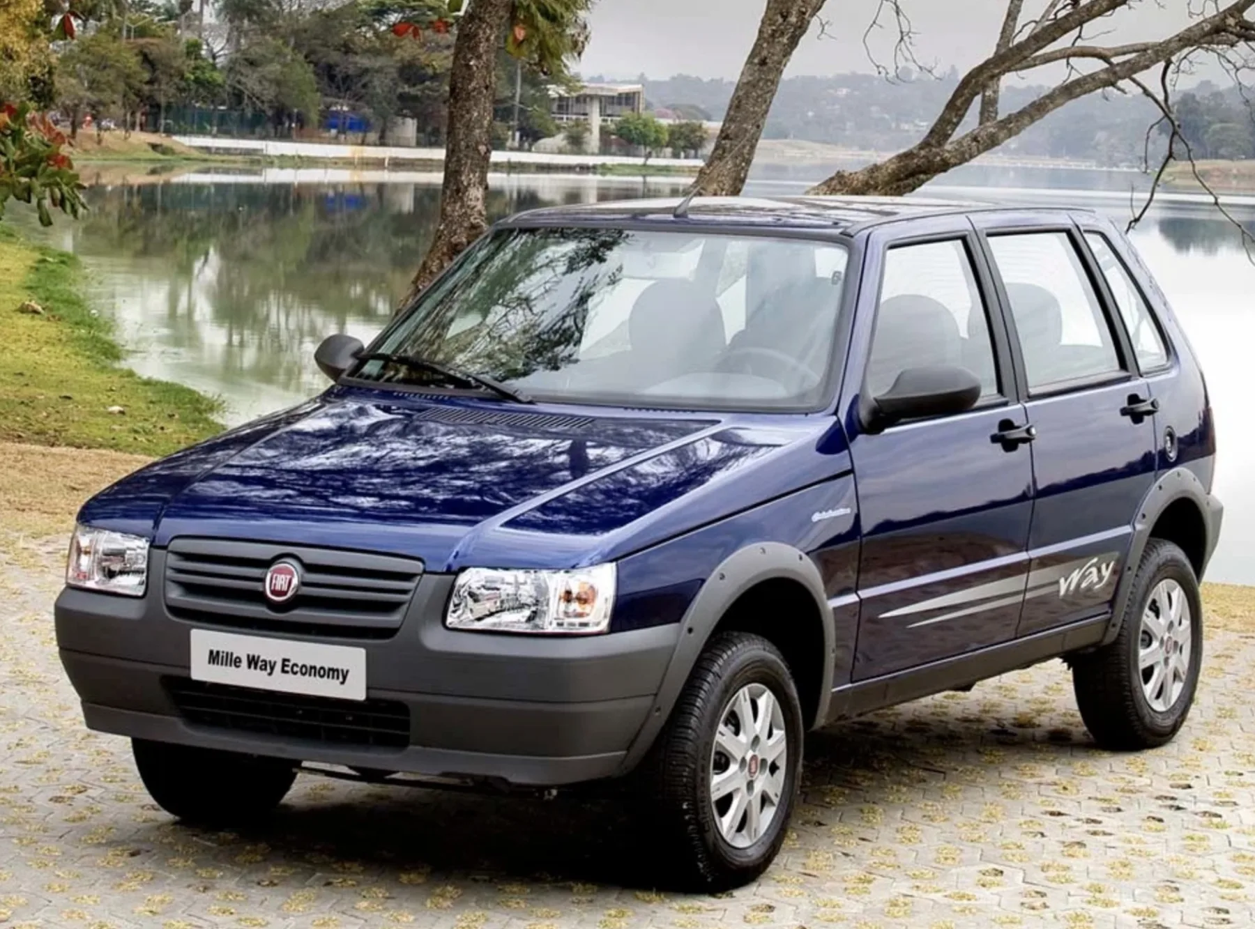 Fiat Uno Mille Economy Way 2011 tem motor Fire 1.0 de até 66 cv, faz até 13,6 km/l e custa R$ 28.280 na Fipe de agosto de 2026, com câmbio manual de cinco marchas.
