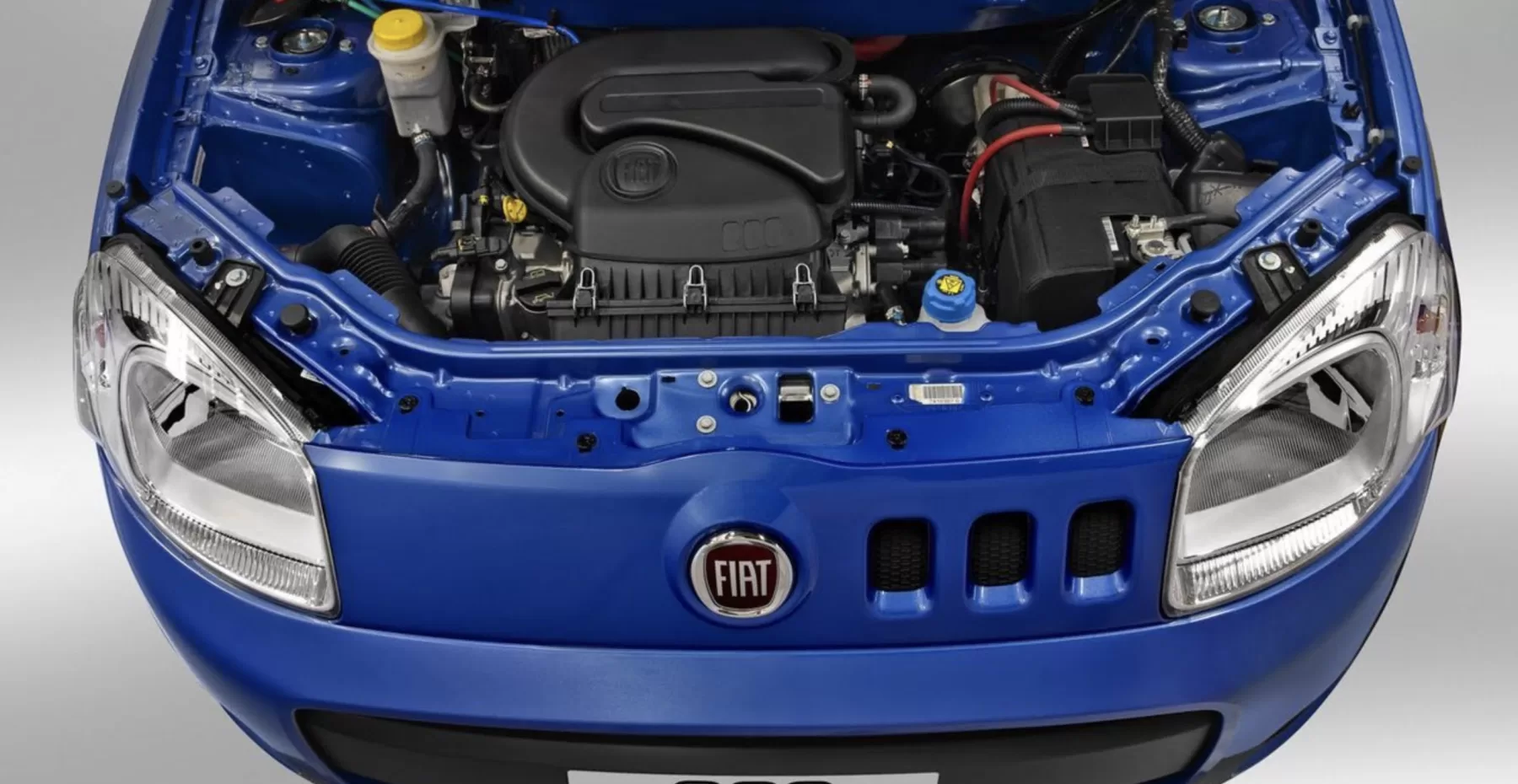 Com motor 1.0 Fire de até 75 cv e câmbio manual de cinco marchas, o hatch responde bem na cidade, mas perde fôlego em subidas, viagens e ultrapassagens.