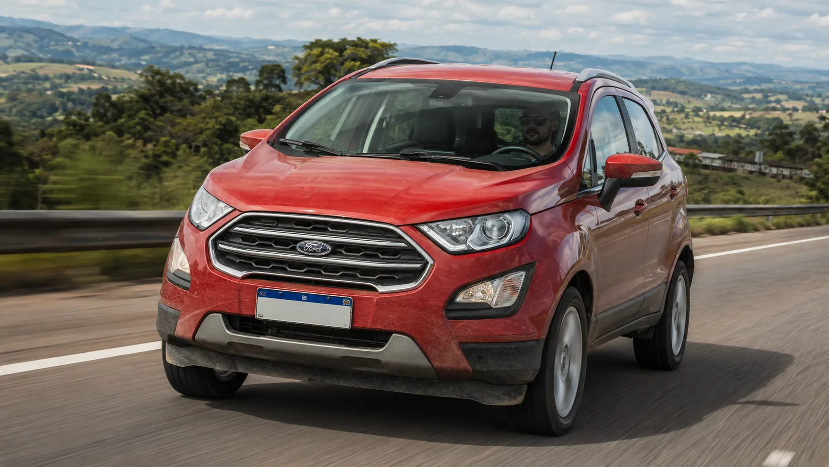 Ford EcoSport 2020/2021, versão 1.5 automática de 137 cv, pode ser encontrada por até R$ 70 mil, já com câmbio convencional no lugar do Powershift.