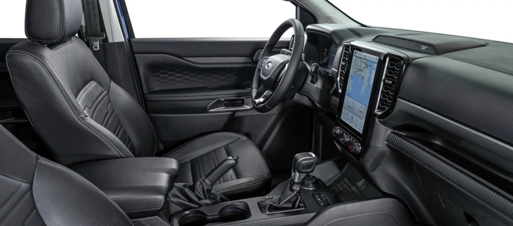 A lista traz airbags, frenagem automática, assistente de faixa, ar digital, couro, câmera traseira, chave presencial e carregador por indução.