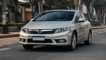 Mesmo com 12 anos de uso, Honda Civic LXR 2.0 2014 mantém 155 cv, porta-malas de 449 litros e valor superior ao Jetta Comfortline e Cruze LT da mesma época