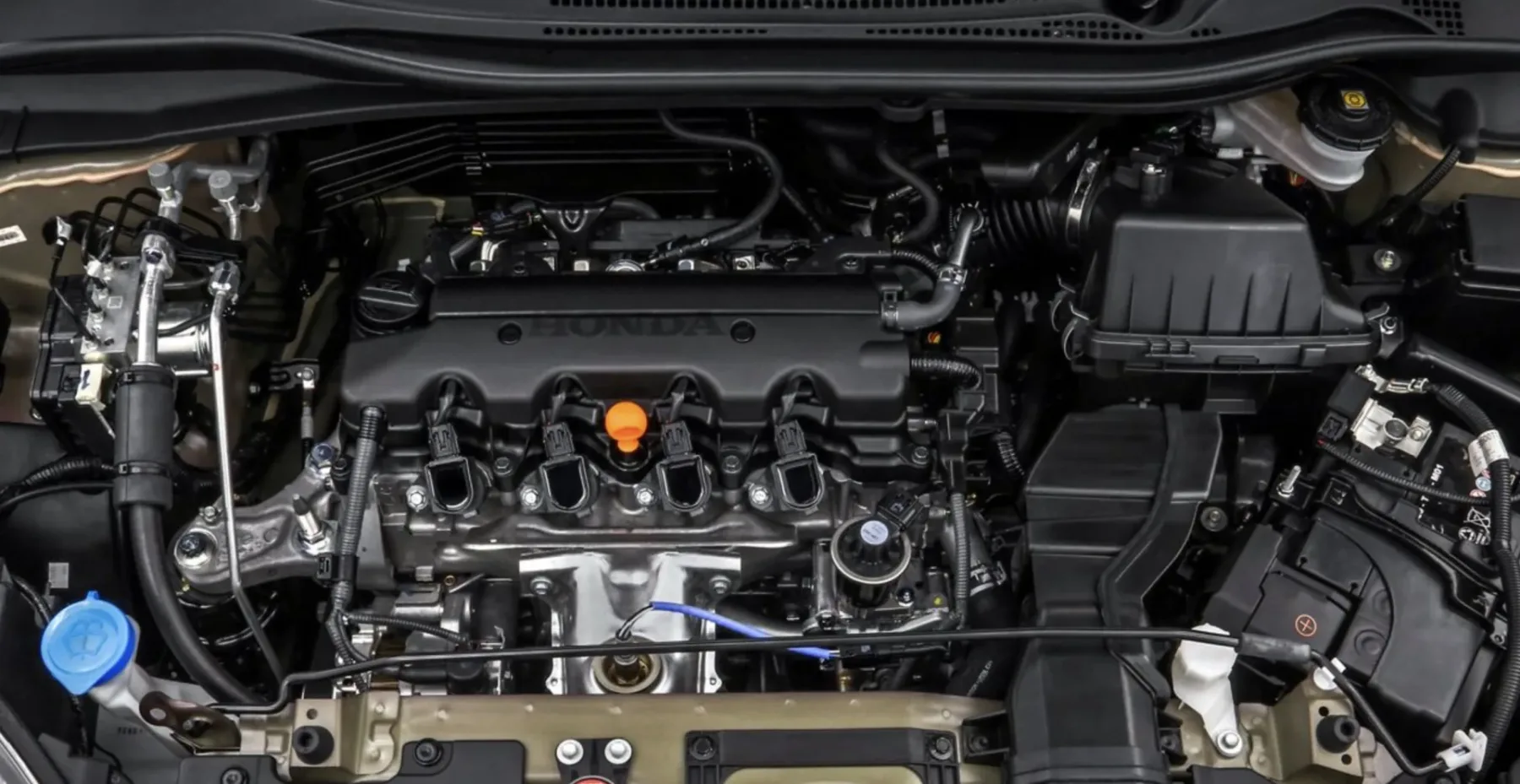 O motor 1.8 flex entrega até 140 cv e trabalha melhor em ritmo tranquilo, com força suficiente para o uso diário e viagens, mas sem entregar sensação de SUV esportivo.