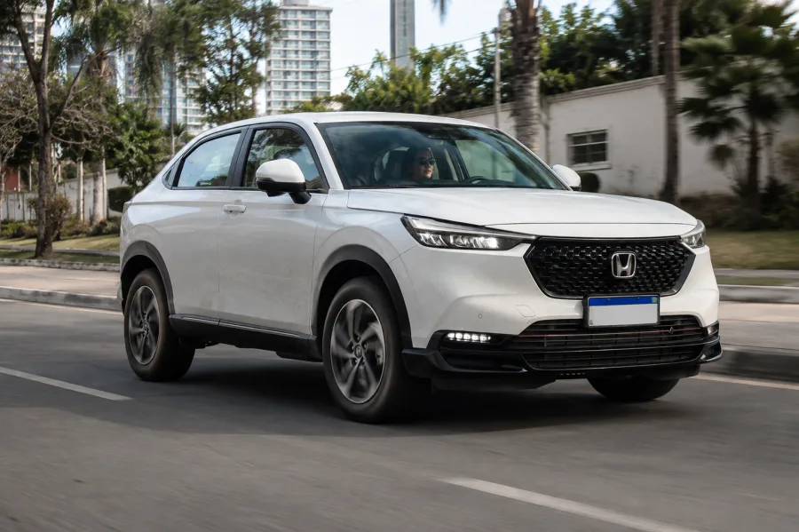 Honda HR-V Touring 2023 tem 177 cv, faz 0 a 100 km/h em 8,9 s e ainda tem bom custo-benefício como caro usado, mas a suspensão merece atenção