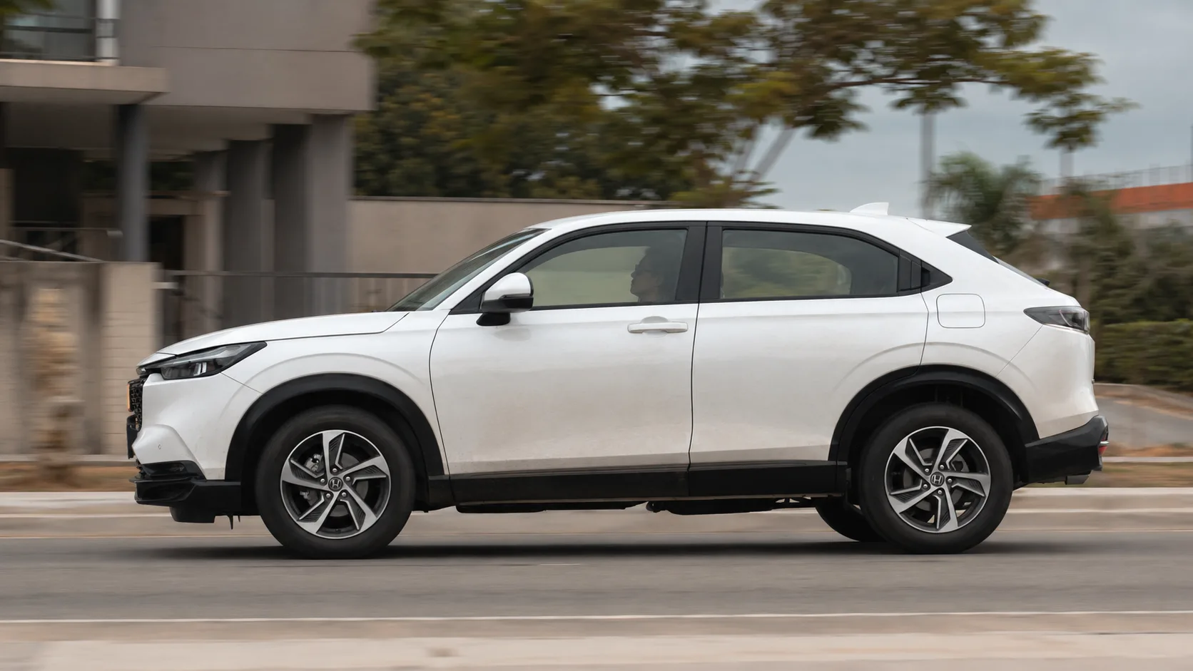 Ele anda forte, gasta menos do que o desempenho sugere e ainda custa caro usado, mas há um detalhe no HR-V Touring 2023 que merece atenção antes da compra.