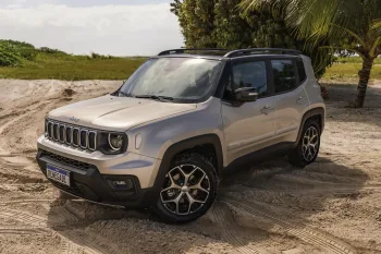 Jeep Renegade Sahara 1.3 2025 tem 176 cv, câmbio automático, consumo de até 12,4 km/l, autonomia de 682 km, porta-malas de 320 litros e FIPE de R$ 133.186