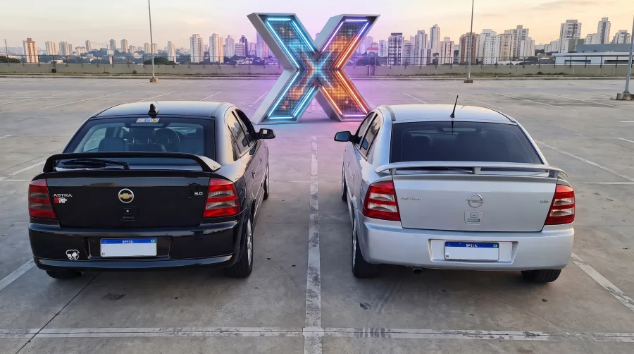 O que muda entre Astra Advantage e Elegance? Motor igual, equipamentos diferentes e quase R$ 9 mil de diferença no preços dos usados