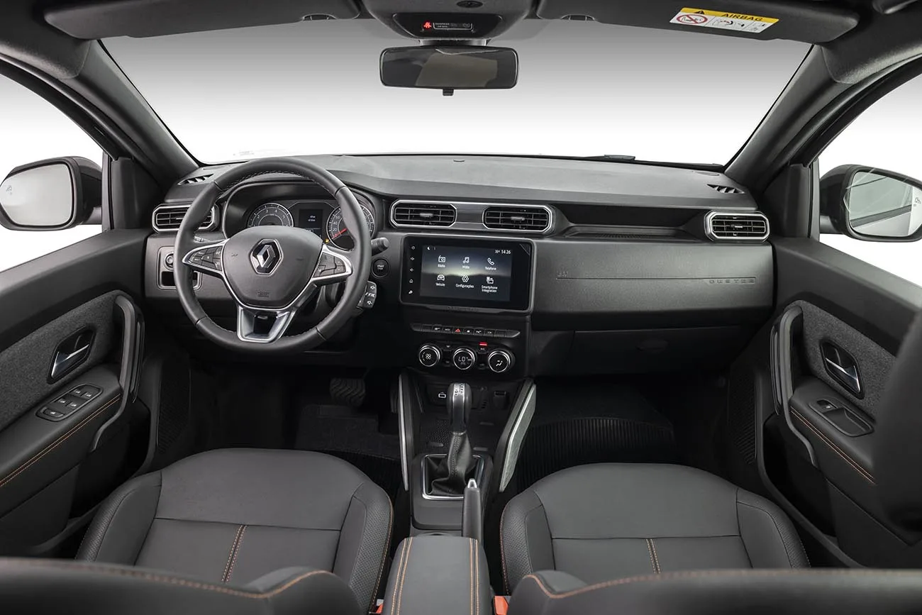 A versão traz seis airbags, câmera 360 graus, controles de estabilidade e tração, chave presencial, faróis de LED e central multimídia de 8 polegadas.
