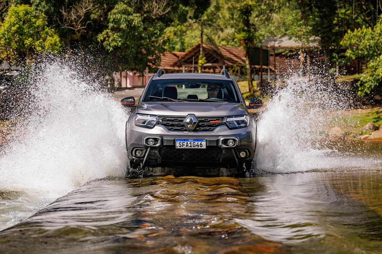 Na Tabela Fipe de julho de 2026, o Duster Iconic Plus 2024 vale R$ 105.486, abaixo dos cerca de R$ 114 mil pedidos por um Kardian manual novo no Brasil.