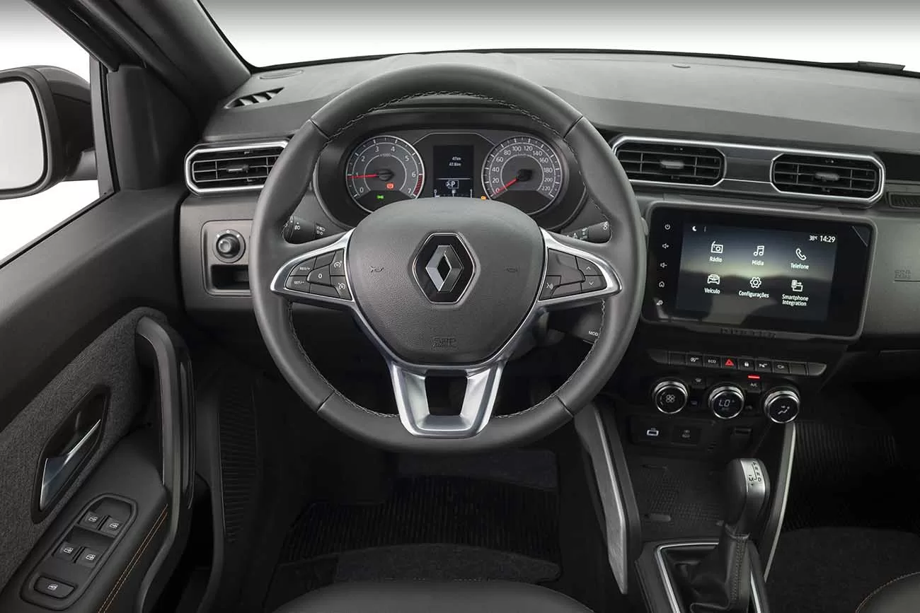 O CVT deixa a condução suave, a direção elétrica facilita manobras e a tração dianteira atende bem cidade, estrada e terra leve.