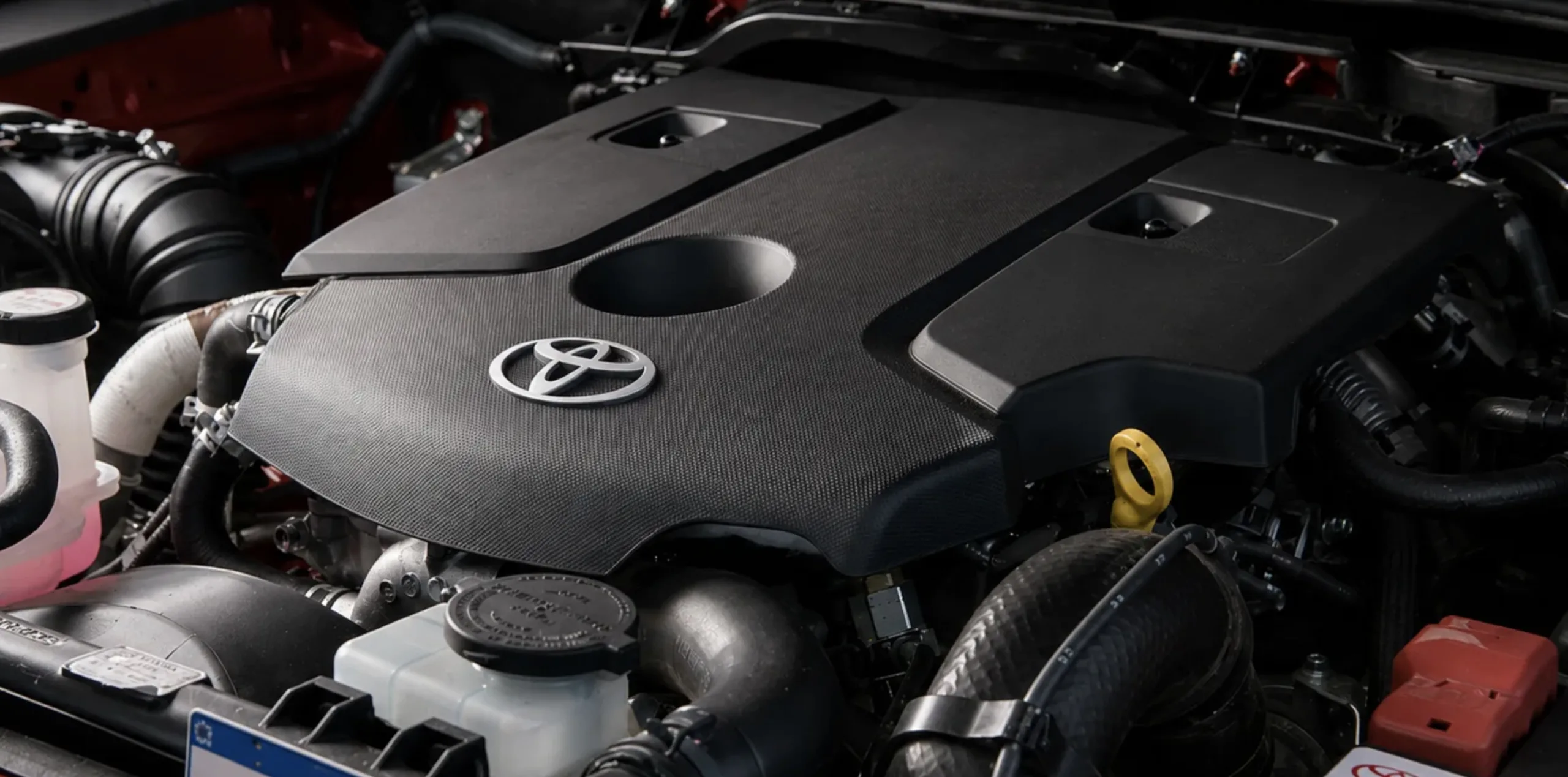 O 2.8 turbodiesel de 204 cv empurra forte em subidas e ultrapassagens, anda tranquilo na cidade e guarda fôlego para viagens carregadas.